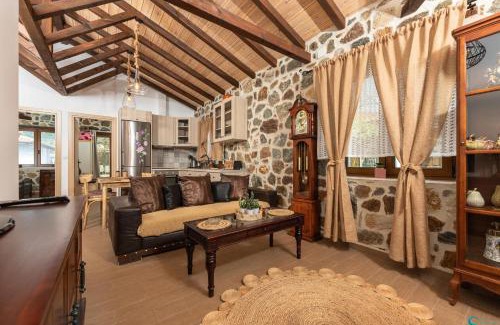 Chrisi Akti Casa | Eleni's Stone House