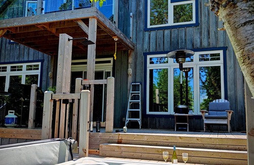 Tobermory Cabaña | Elenriel Cottage - Waterfront Timberframe on Five Fathoms National Marine Park