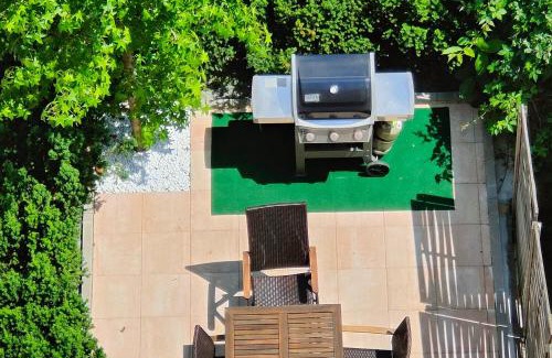 Sanderau Apartamento | Eleonoras Ferienwohnung in Würzburg Stadt mit Terrasse im Erdgeschoss inklusive eigenen Parkplätzen vor der Tür