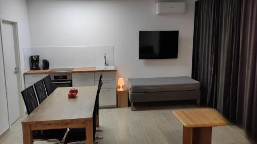 Sanderau Apartamento | Eleonoras Ferienwohnung in Würzburg Stadt mit Terrasse und eigenen Parkplätzen vor der Tür, für große Gruppen bis zu 13 Personen geeignet