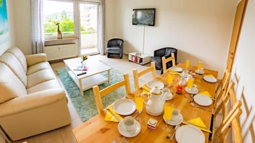Sanderau Apartamento | Eleonoras Ferienwohnung in Würzburg Stadt am Park mit Balkon inklusive eigenen Parkplätzen vor der Tür