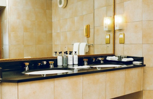 Victoria Falls Hotel | Elephant Hills Resort