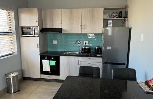 Moses Kotane Casa | Elephant House, 2 bedroom House, Next to Pilanesberg and Sun City