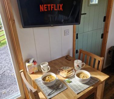 Bont Newydd Cabina | Elephant View Shepherds Hut