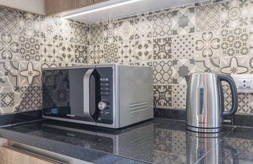 Jal El Dib Apartamento | Elevate - Sleek 2-BR Apt by Santa Maria, Jal el Dib