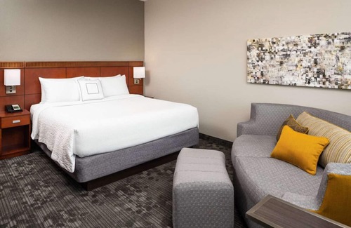 Miami Lakes Complejo | Elevate Your Miami Adventure! Pet-Friendly Stay Near Country Lake Park!