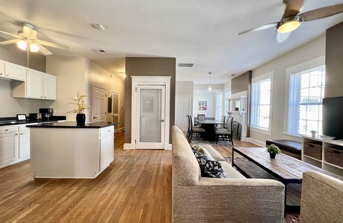 Mechanicsville Condominio | ⌂ Elevated 2bed 1.5 Bath in a Historic 1913 Building ⌂