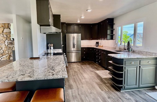 Grantsdale Casa | Elevated Elegance with Golf Course Access & Panoramic Valley Views