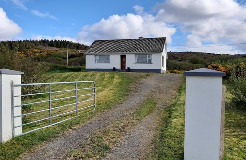 Lettermacaward Casa | Elevated Site In Peaceful Donegal Bright Cottage - Fantastic Sea & Mountain view