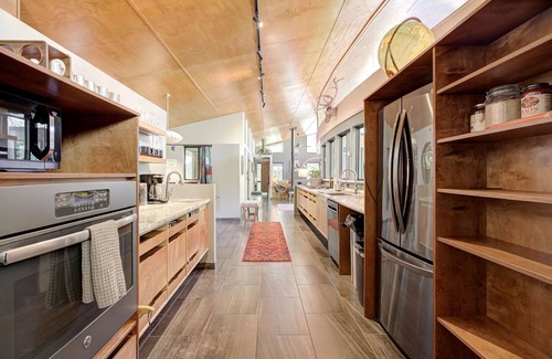 Norman Casa | Elevated Stay at White Owl Creek