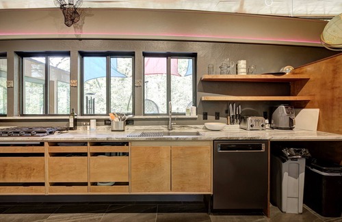 Norman Casa | Elevated Stay at White Owl Creek