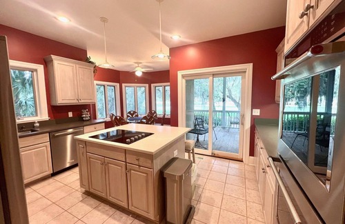 Seabrook Island Casa | Elevator, fairway golf views, club access, and mile to beach.