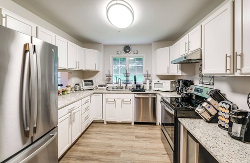 Fairland Condominio | Elevator In-Unit: 3-Story Condo Only 14 Mi to DC!