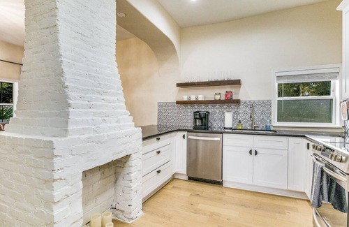 South Pensacola Casa | Eleven Eleven + 15 Min to Beach! + Pet Friendly