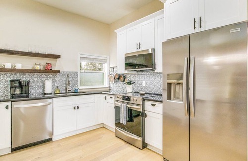 South Pensacola Casa | Eleven Eleven + 15 Min to Beach! + Pet Friendly