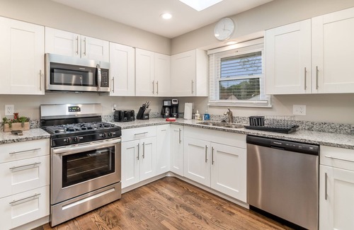 Elgin Casa | Elgin Rental- Jay St