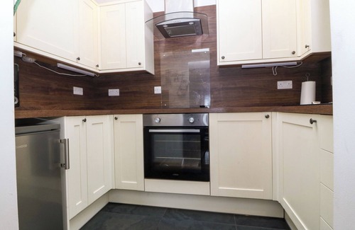 Cwm-y-glo Cabaña | ELIDIR VIEW, pet friendly, character holiday cottage in Llanberis