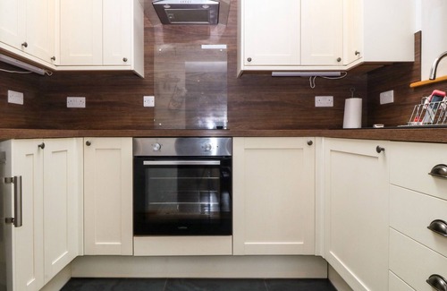 Cwm-y-glo Cabaña | ELIDIR VIEW, pet friendly, character holiday cottage in Llanberis