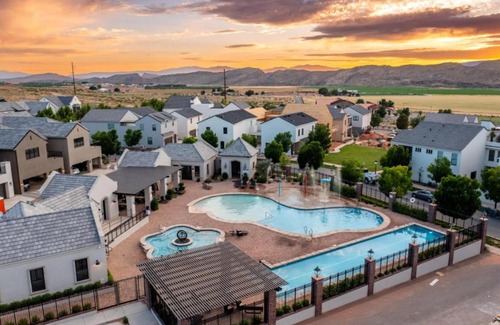 Hurricane Casa | Elim Valley Resort 4288 Brand New Home! Private Pool, Hot Tub, & Game room