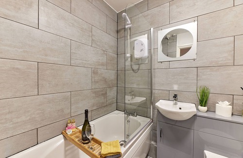 Whitley Bay Apartamento | Confortable-Apartamento-Baño en la habitacion-Vista a la Calle