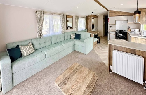 Cross Inn Casa | Elite 3 Bed with Decking