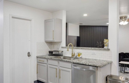South Arlington Casa | Elite 5BR/3.5B Home with Game Room, Hot Tub, & Sauna