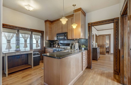 Central Colorado Springs Casa | Elite Embassy