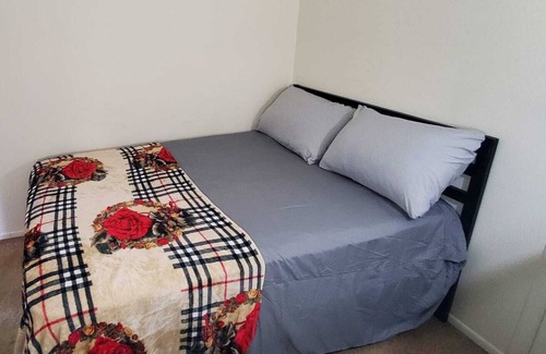Pontiac Condominio | Elite Furnished Bedroom