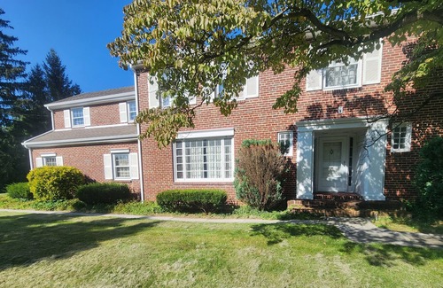 Park Forest Village Casa | Elite historic Atherton estate centrally located and 2.4 miles from stadium.
