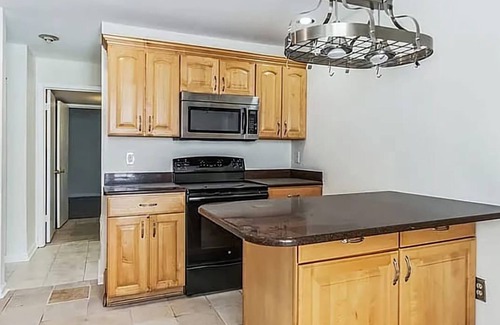 Randallstown Casa | Elite Private Bedroom in a Home in Randallstown/Owings Mills area