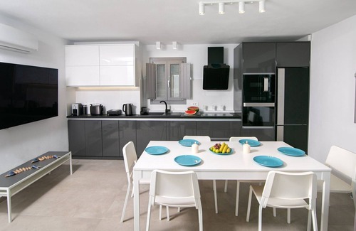 Exomytis Villa | Villa Elite Santorini | Suites Aegean Melody | 3 habitaciones | Jacuzzi al aire libre | Vlyxada