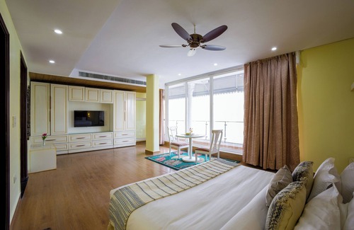 Rishikesh Hotel | ELIVAAS BYDM The Ganges 2 BHK Glasshouse Villa With Pvt Pool, Lift & Bar