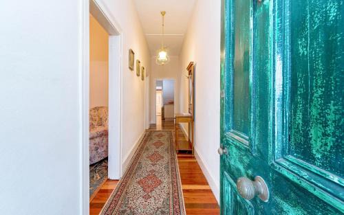 Grafton Apartamento | Eliza 1875 Red Brick Duplex Townhouse