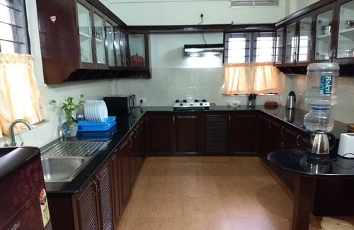 Ernakulam South Apartamento | Eliza Home, Kochi, Kerala, India