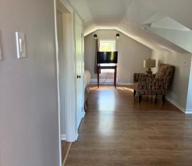 Terra Nova Apartamento | Elizabeth Ave Apartments - Loft Apartment
