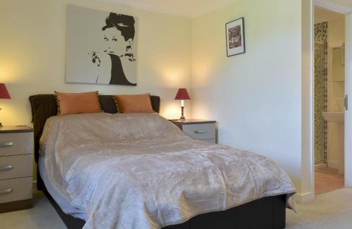 Bampton Casa | Elizabeth House