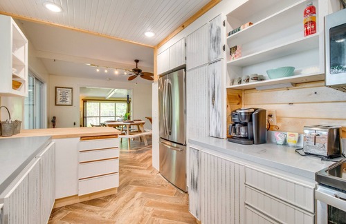 Elizabeth Casa | Elizabeth Vacation Rental w/ Private Hot Tub!