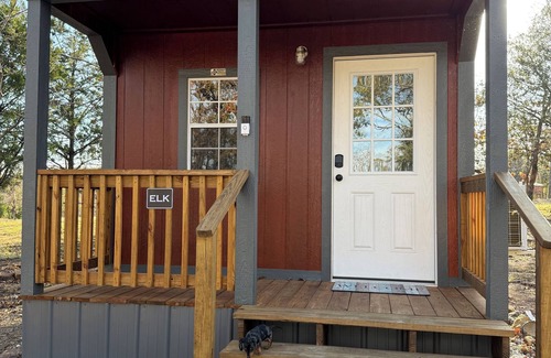 Henryetta Cabina | Elk Camping Cottage at Coble Highland Ranch
