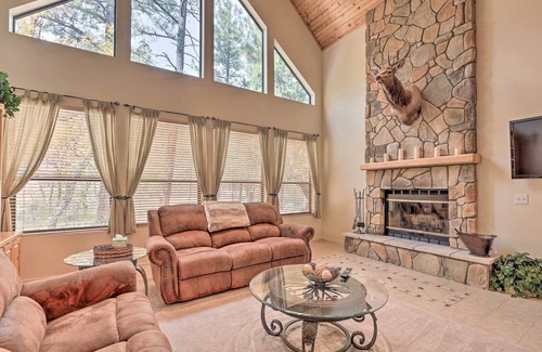 Sierra Pines Cabina | ‘Elk Haven’ Show Low Cabin w/ Views & Game Room!