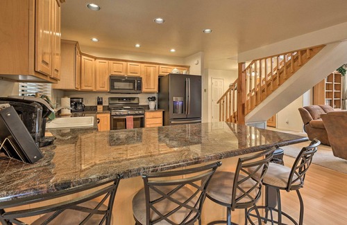 Sierra Pines Cabina | ‘Elk Haven’ Show Low Cabin w/ Views & Game Room!