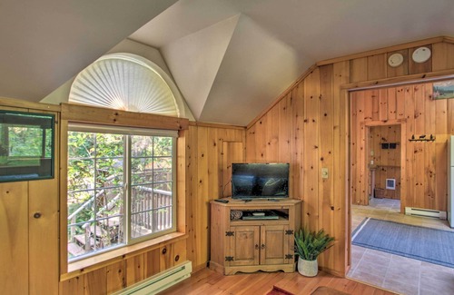 Ashford Cabaña | 'Elk Hideaway:' Ashford Cottage w/ Hot Tub!