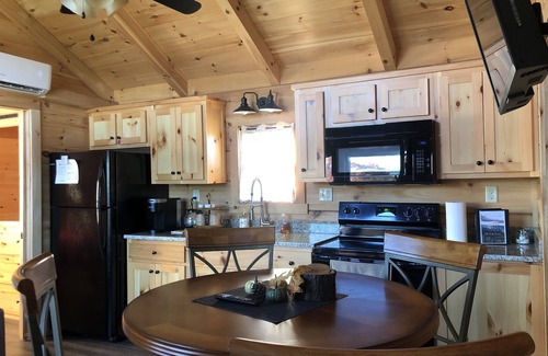 Boone Cabina | Elk Knob Escape ~ Cozy tiny cabin with an incredible view!