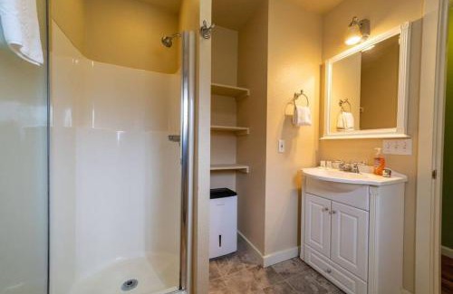 Orick Casa | Elk Meadow Cabins 17B Gold Rush - Single Room