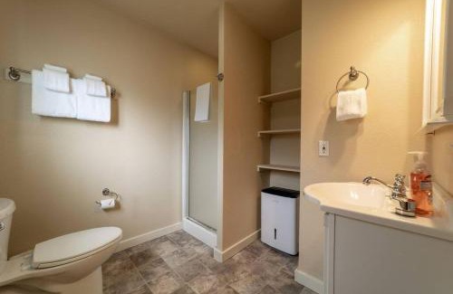 Orick Casa | Elk Meadow Cabins 17B Gold Rush - Single Room