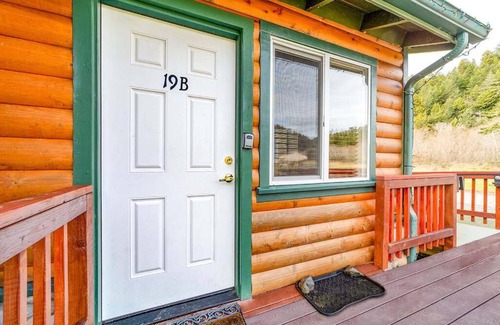 Orick Casa | Elk Meadow Cabins 19B Johnny Redwood - Single Room