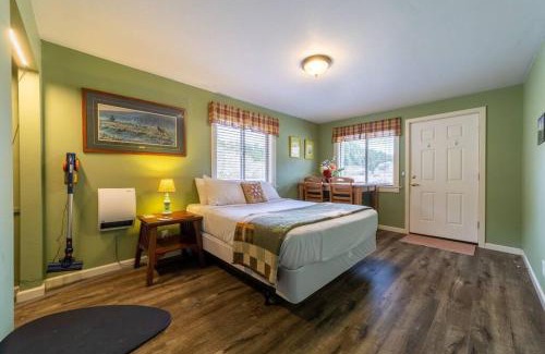 Orick Casa | Elk Meadow Cabins 19B Johnny Redwood - Single Room