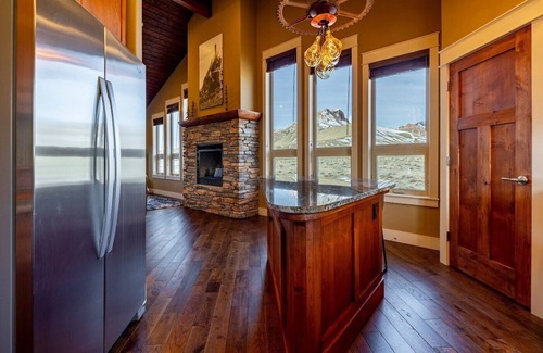 Cody Apartamento | Elk Meadow Retreat- an escape to luxury and comfort!