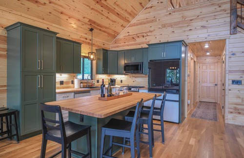 Stone Lake Cabina | Elk Run – New Luxury Lakefront Cabin on LCO