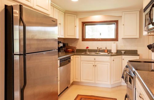 Emporium Cabaña | Elk Valley Cottage is the cozy home away from home you have been looking for!