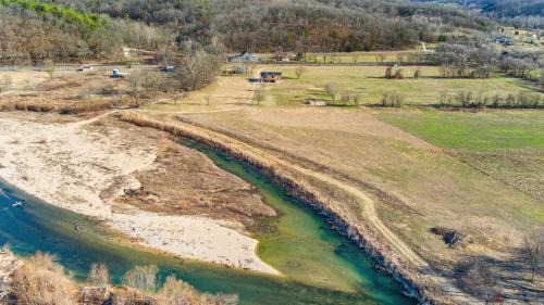 Noel Casa | Elk View-Access Elk River-Rural Acreage-Huge Patio